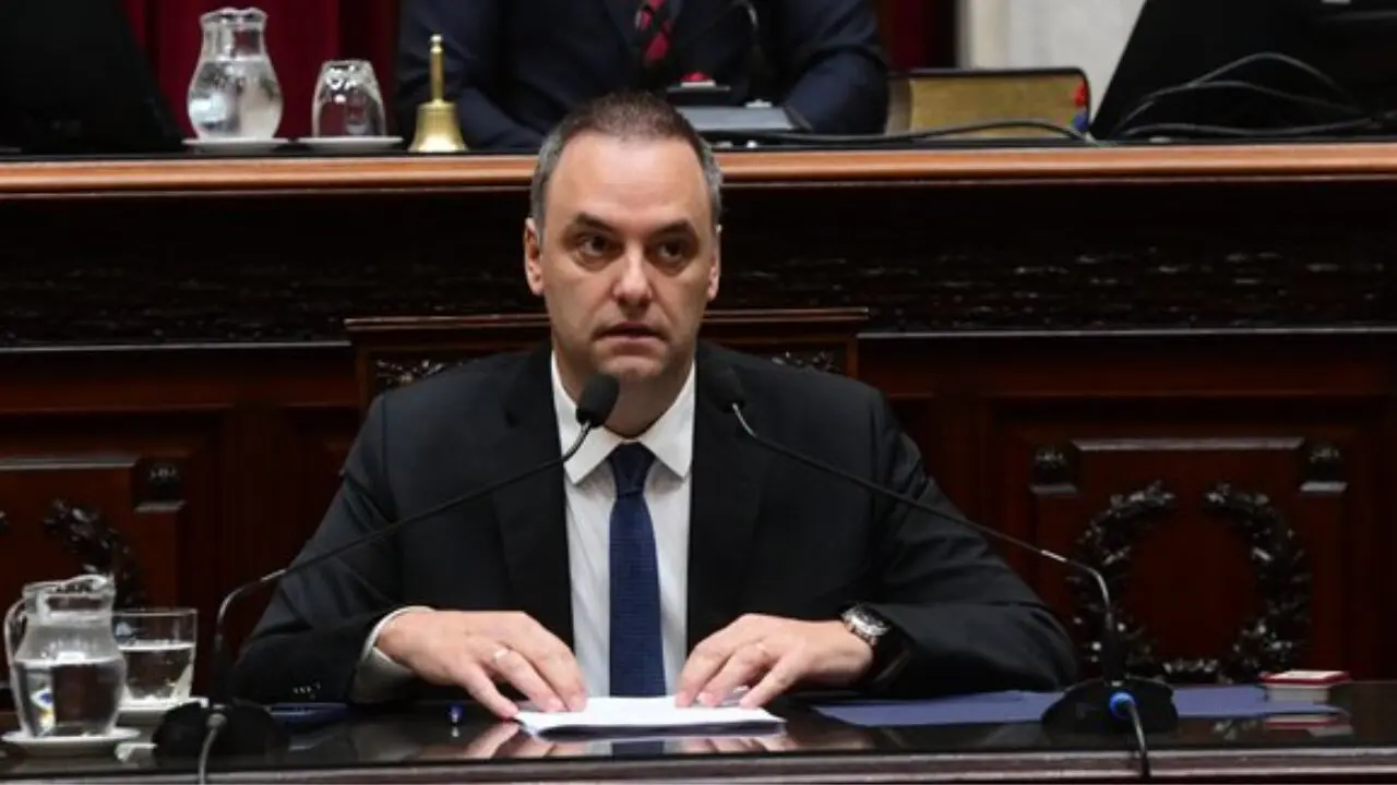 Adorni-en-el-Congreso-1