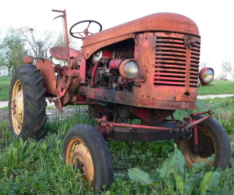 old-tractor-1230637