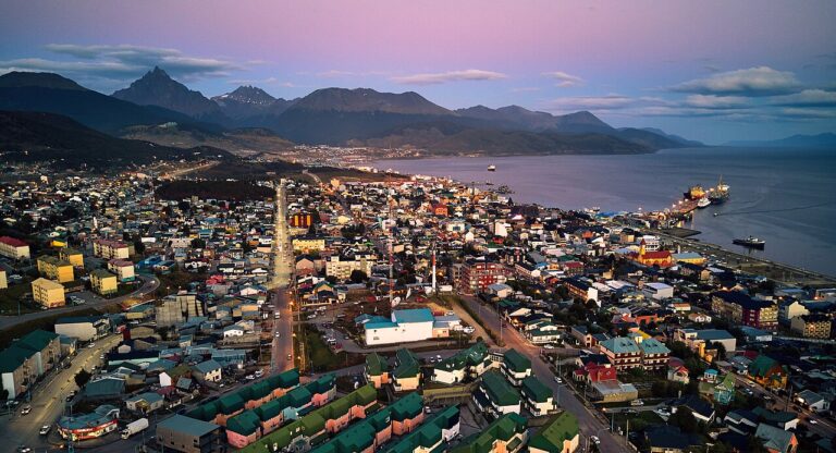Ushuaia_aerial_panorama