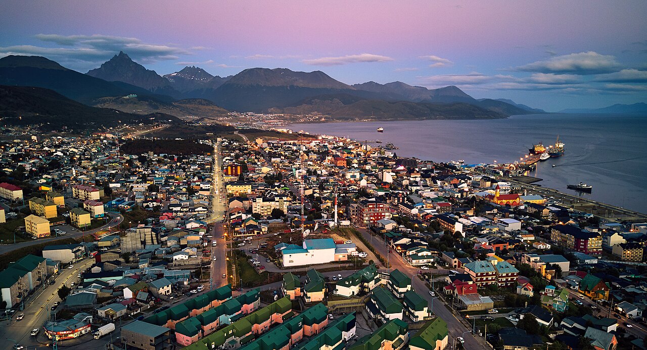 Ushuaia_aerial_panorama