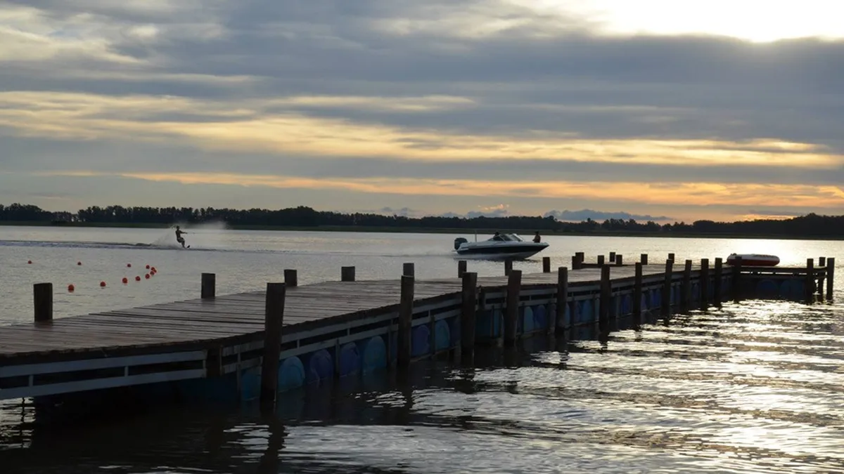 recomendable-actividad-nautica-pesca-y-balnearios-algunos-los-atractivos-que-ofrece-la-laguna-melincue-relajarse-y-compartir-familia-o-amigos